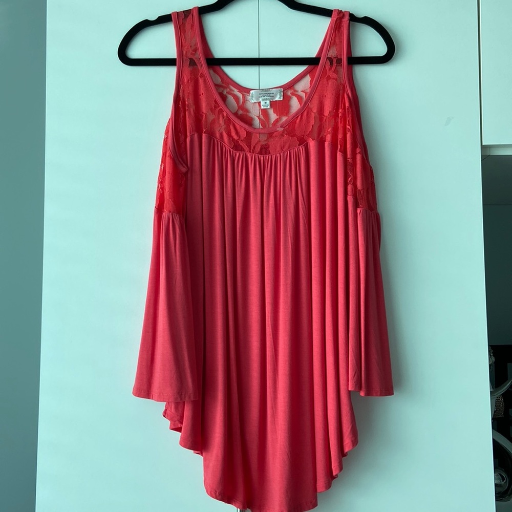 Shannon Ford Cold Shoulder Coral & Lace top. Size M. NWOT